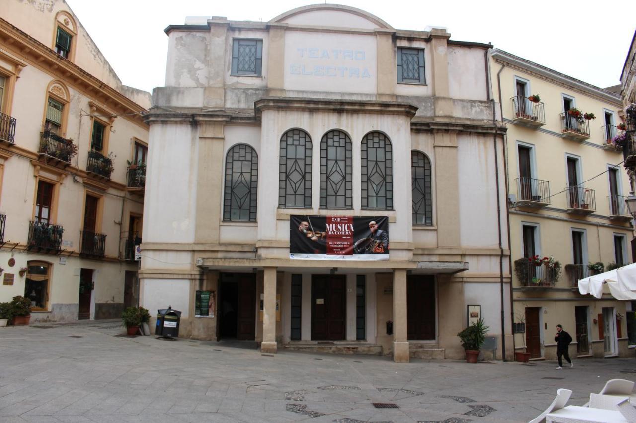 Via Cavour 19, Del Conte * Iglesias